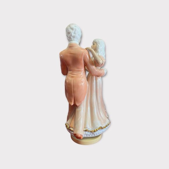 Vintage | Couple Dancing Statue - Picture 2 of 4